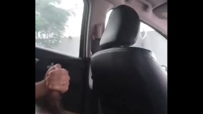 Phim sex gay thủ dâm trên xe taxi