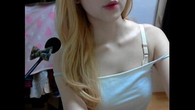 Gái Đẹp Korea Cần Tiền Gấp Lên Mạng Khoe Ngực