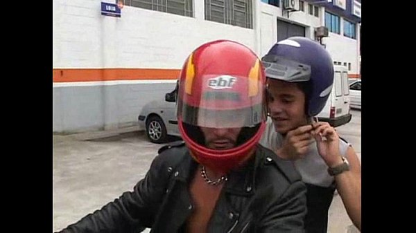 Trai Bao Đứng Đường Bán Dâm Chuyên Phục Vụ Đồng Tính Nam