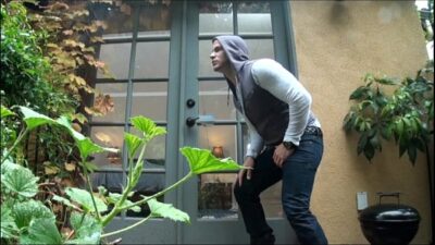 Đột Nhập Phòng Em Họ Dạy Nó Cách Chơi Gay